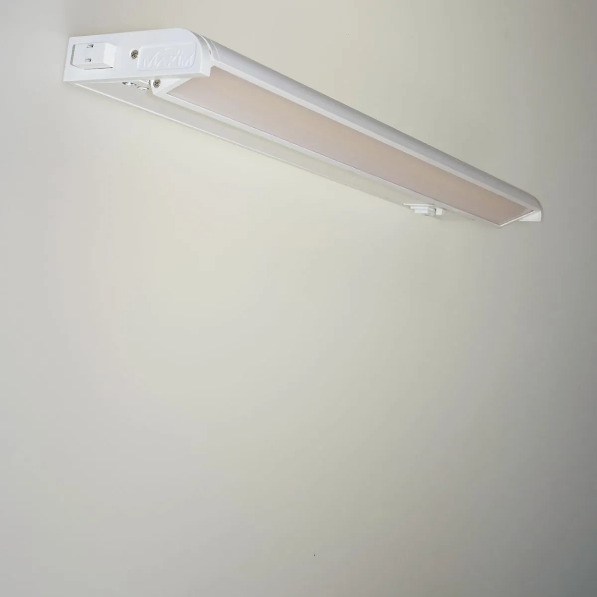 CounterMax 5K 18 Inch LED Under Cabinet Light, 2700K to 5000K, 1200 Lumens, 120V, Nickel