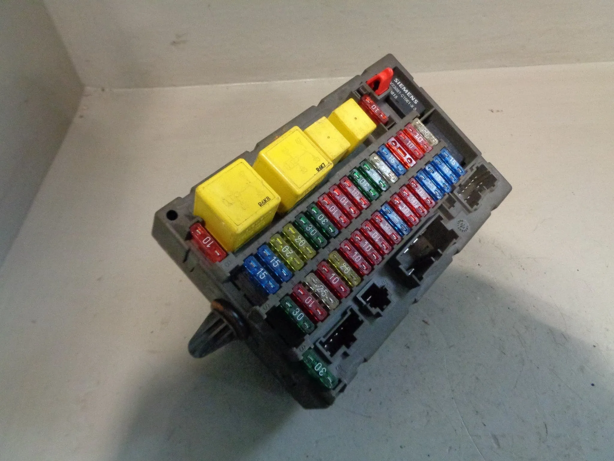 Discovery 2 Fuse Box Under Dash YQE103320 Land Rover 1998 to 2004