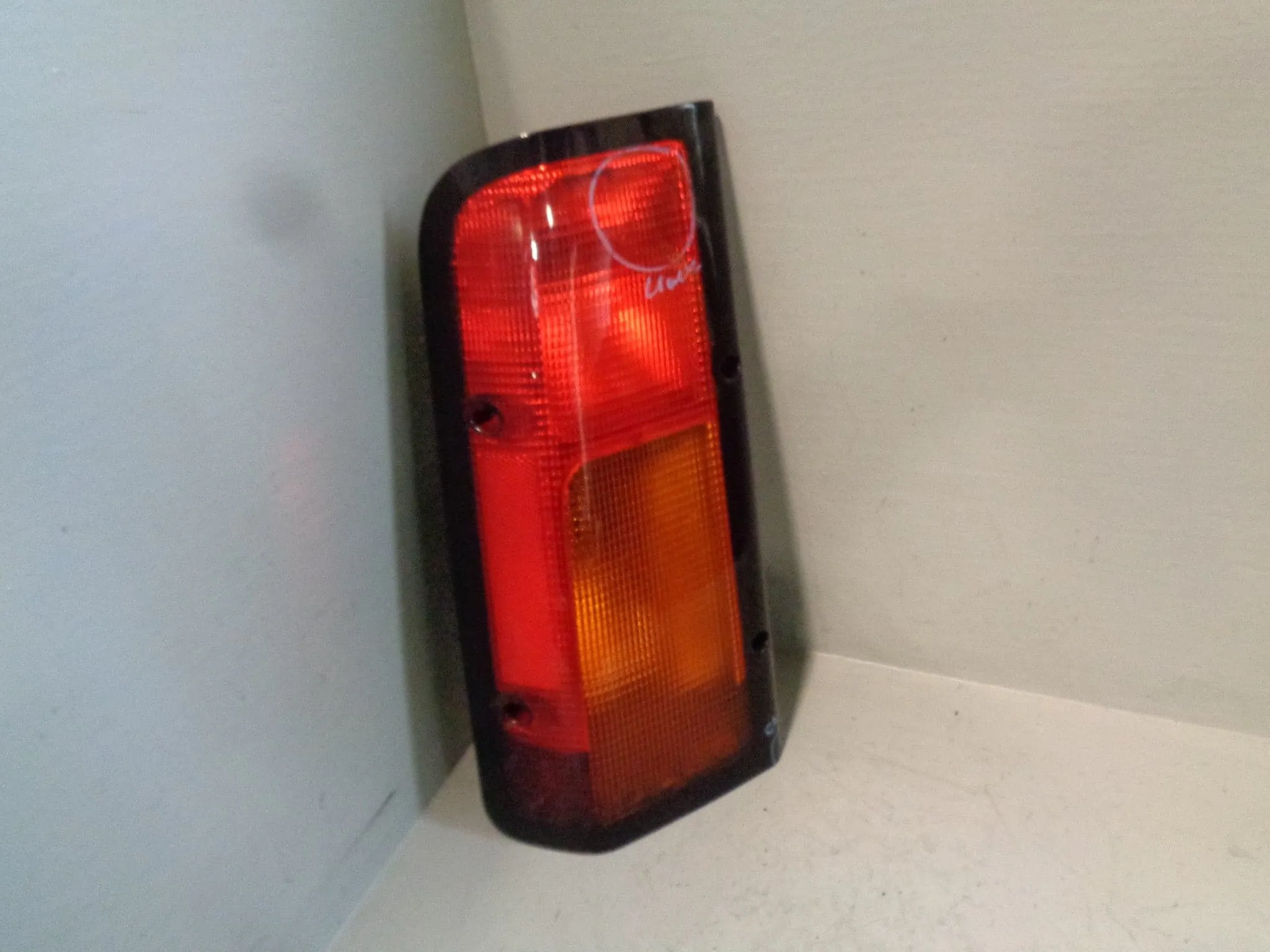 Discovery 2 Rear Tail Light Upper Near Side Rear Land Rover 2002 to 2004 R19034