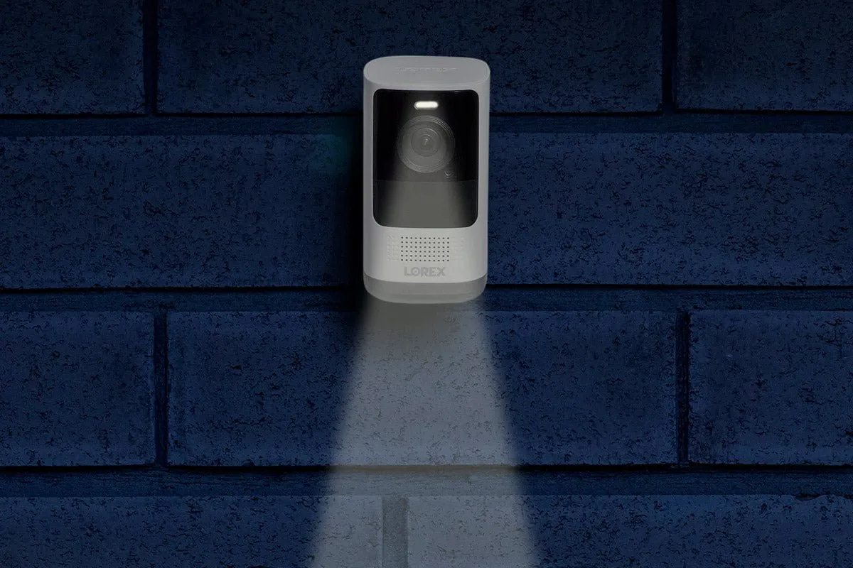 Lorex Smart Home Security Center with 2K Wire-Free Cameras, 2K Doorbell and Range Extender