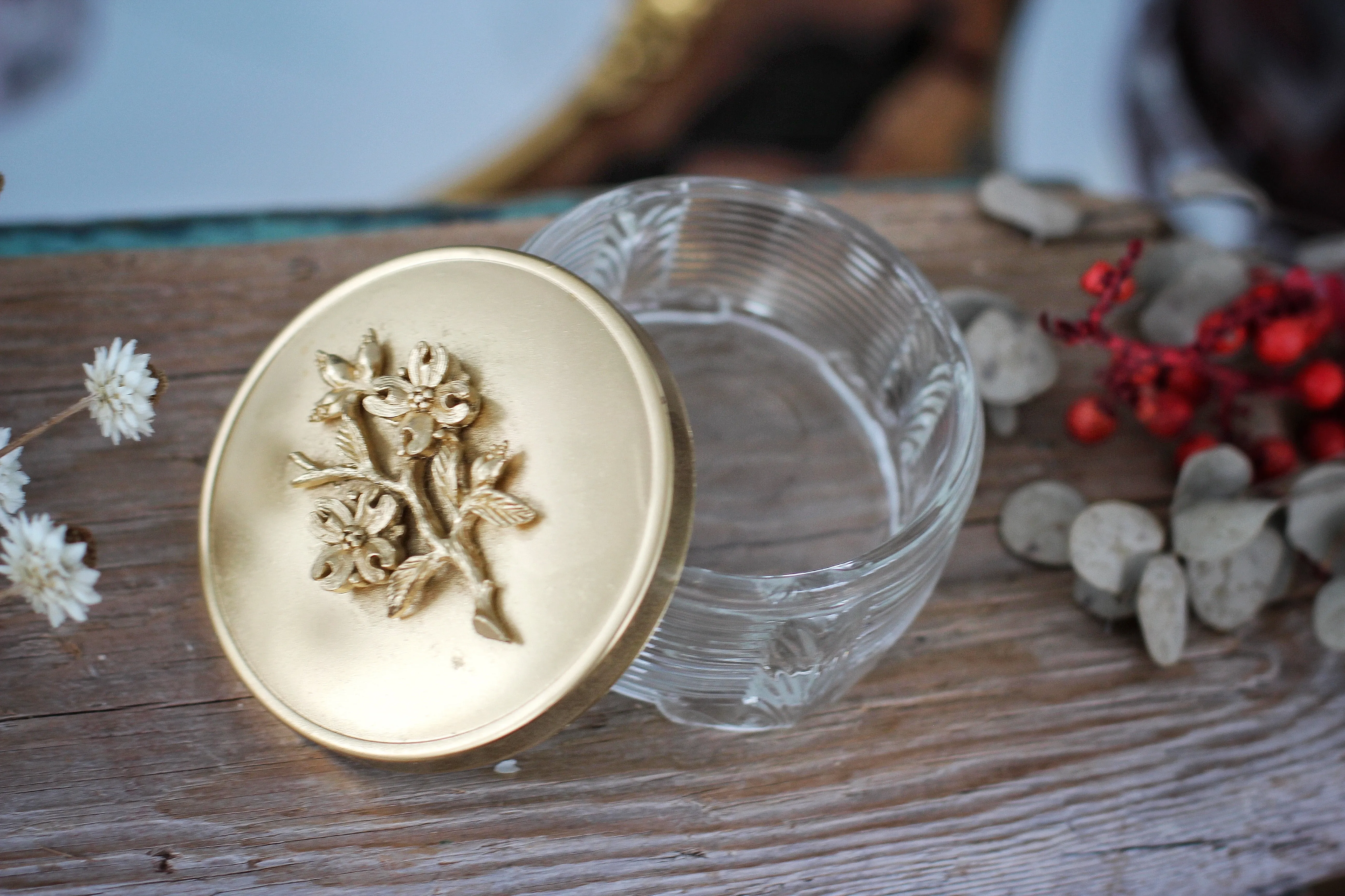 Vintage Flowers & Leaves Gold Jar