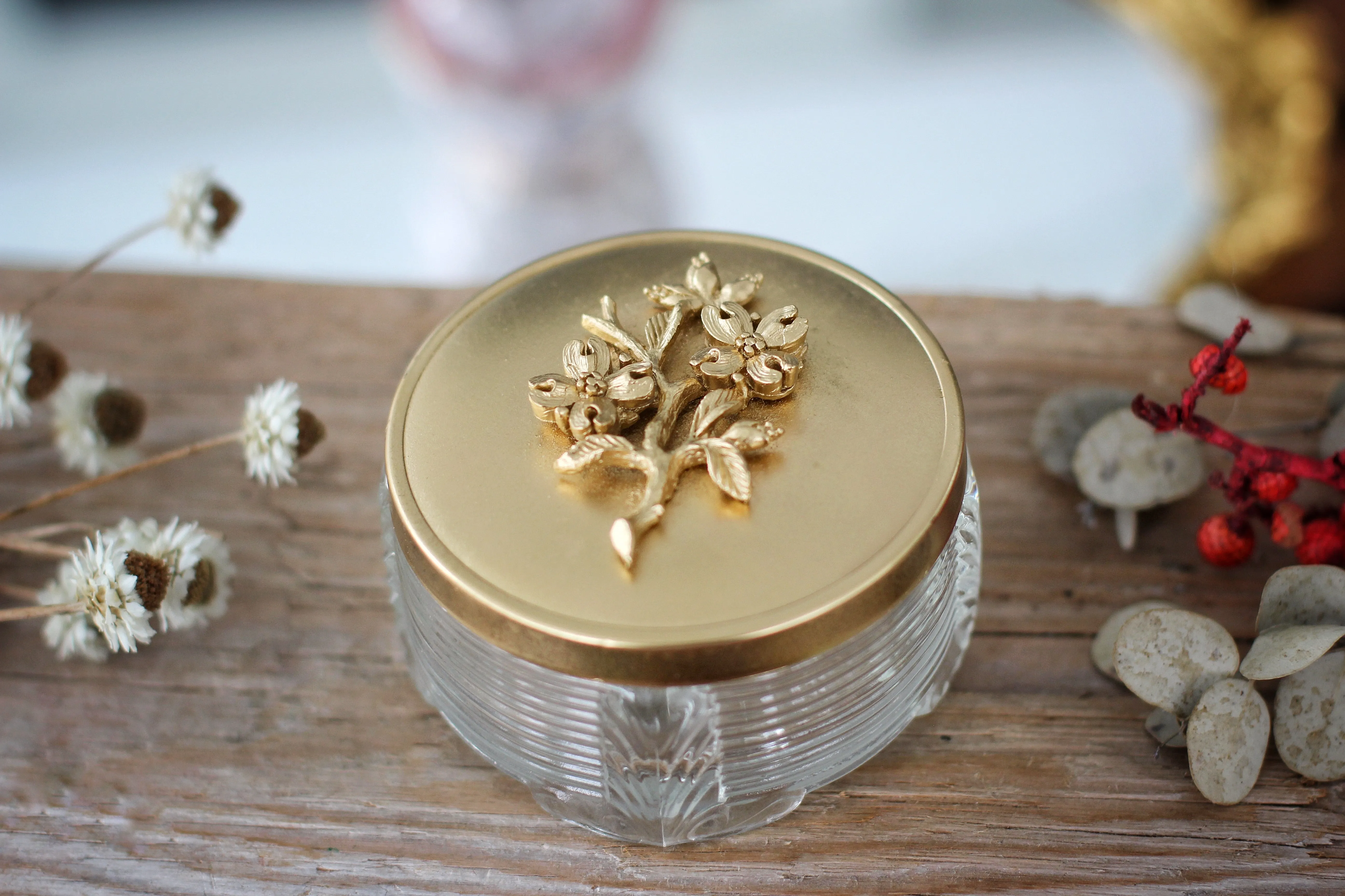 Vintage Flowers & Leaves Gold Jar